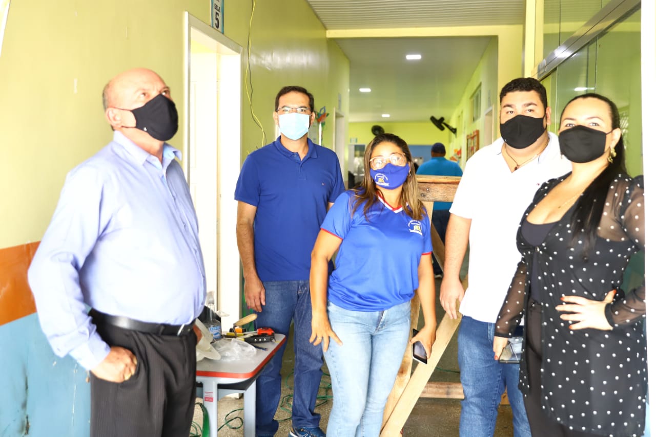 Vereadores acompanham início dos serviços de recuperação de parte da estrutura da Escola Santa Luzia