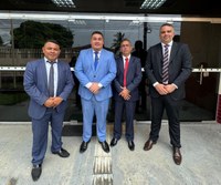 Vereadores de Parintins se unem e levam ao Ministério Público denúncia sobre preços abusivos e combustível adulterado