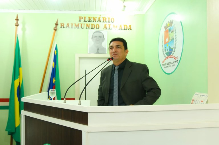 Vereador Beto requer melhorias em ruas de Parintins