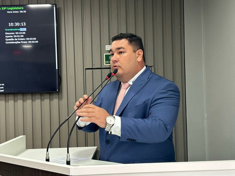 Vereador Alex Garcia luta pelos direitos das mães solo e solicita mutirões jurídicos gratuitos em Parintins