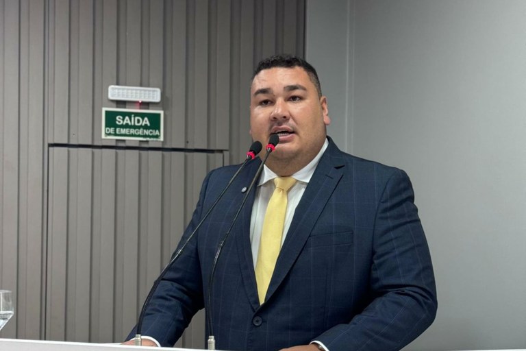 Alex Garcia solicita ambulância para zona rural e reforço na central de resgate de Parintins