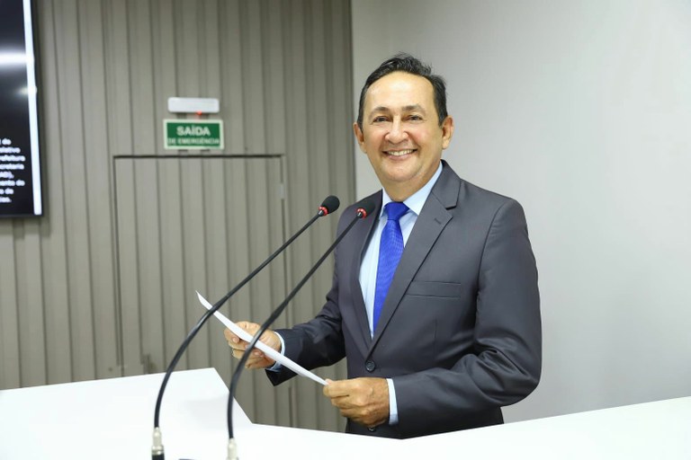 Babá Tupinambá cobra da EMTT revitalização de sinalização em ponto crítico de tráfego, em Parintins