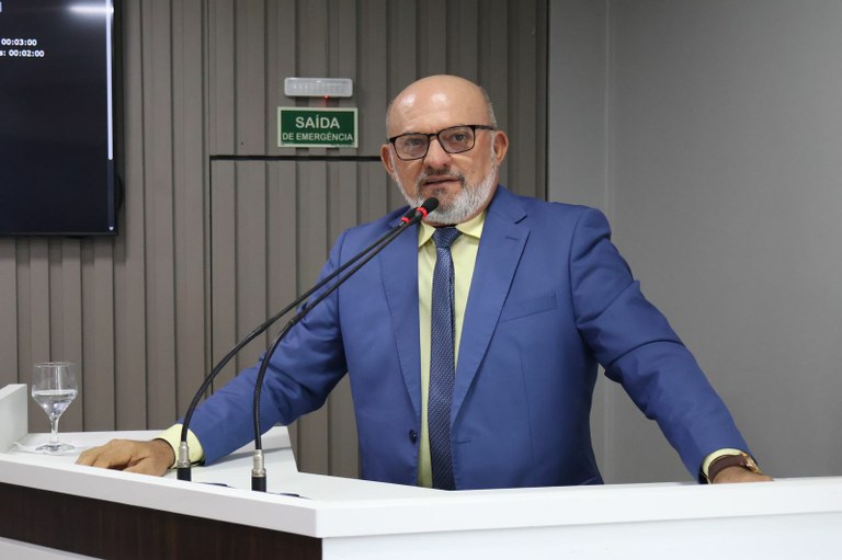 Cabo Linhares solicita melhorias nas ruas 1º de Janeiro e Júlio Belém, no bairro São Benedito