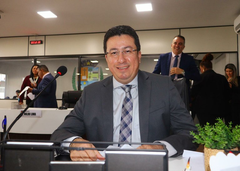 Fábio Cardoso propõe Medalha Jair Mendes a Enéas Dias e criação do programa "Conhecer para Respeitar"