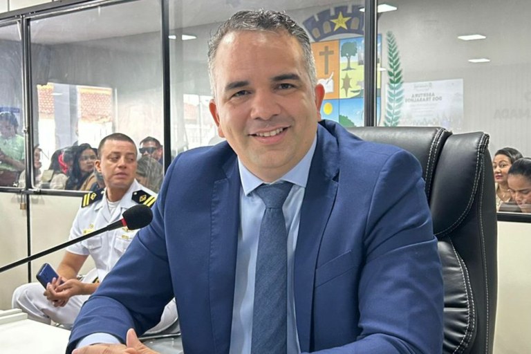 Marcus Cursino cobra execução de lei que garante exames de visão e audição para alunos da rede municipal