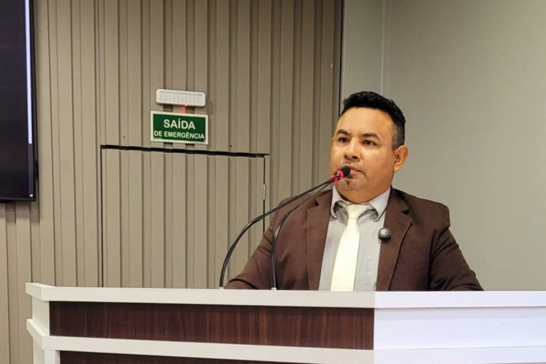 NALDO LIMA SOLICITA INSTALAÇÃO DE CÂMERAS DE SEGURANÇA NOS ÔNIBUS ESCOLARES EM PARINTINS