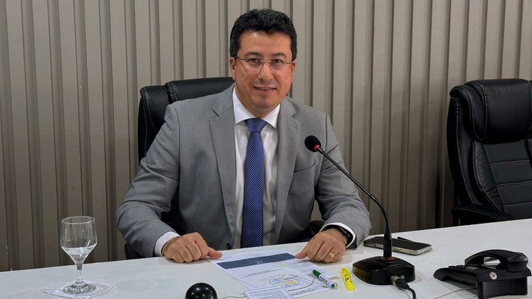 Vereador Fábio Cardoso pauta reforma de escola na zona rural de Parintins