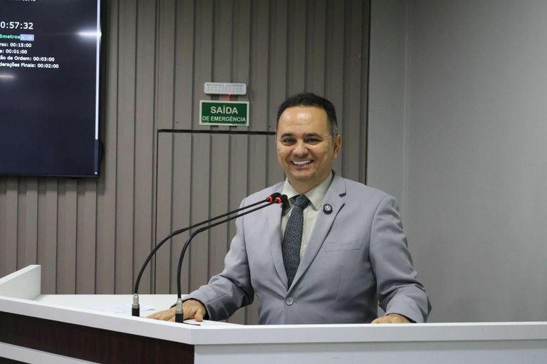 Vereador Flávio Farias solicita construção de ginásio poliesportivo na zona rural de Parintins