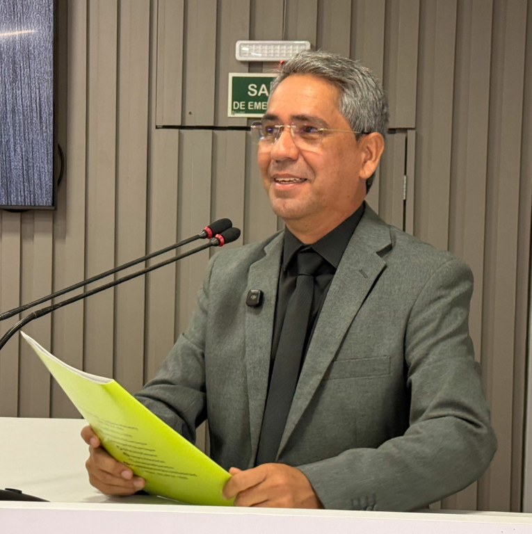 Vereador Julvan Medeiros solicita reforma no Centro Educacional Infantil Sementinha em Parintins