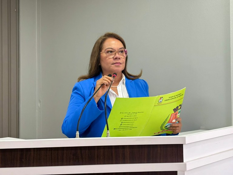 Vereadora Márcia Baranda solicita criação do Programa de Educação Digital e Combate à Misoginia nas Escolas de Parintins