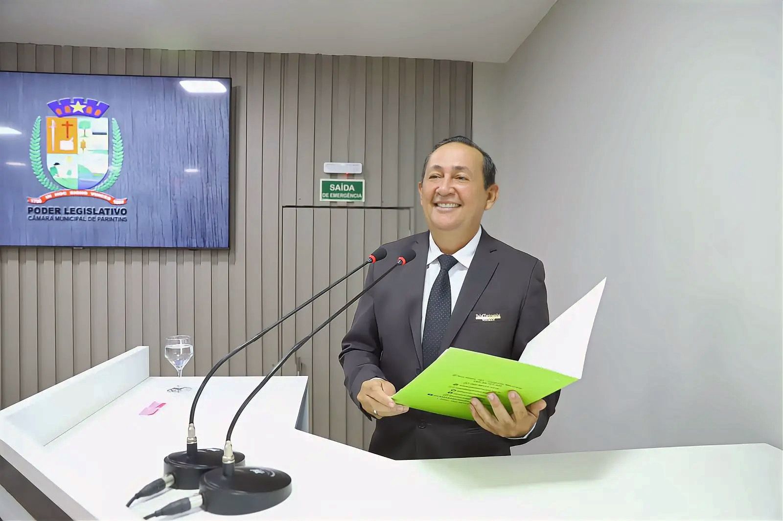 Babá Tupinambá cobra manutenção na iluminação da comunidade de São Tomé, na região do Mocambo