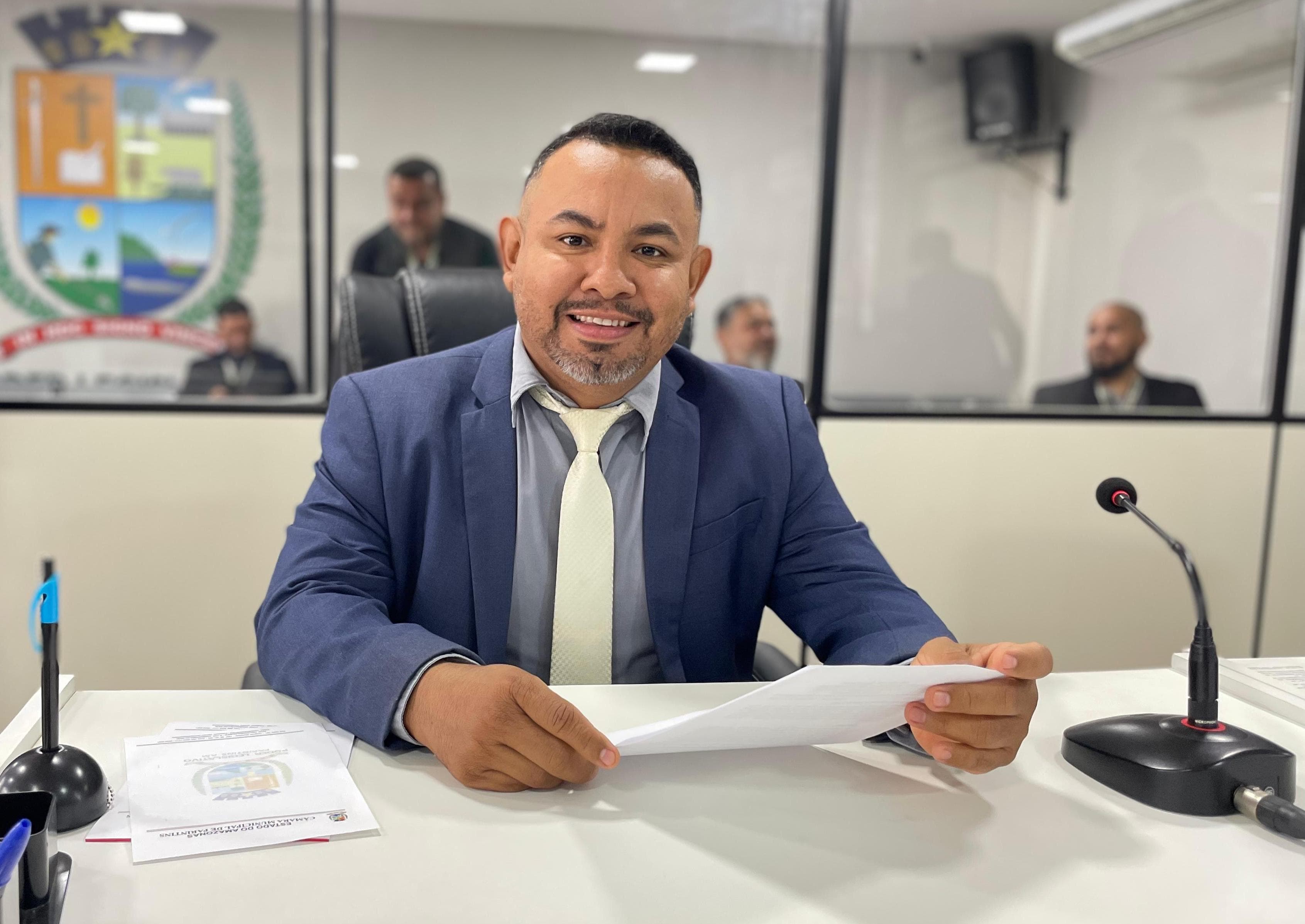 Vereador Naldo Lima solicita recuperação de meio fio e recapeamento asfáltico para rua Lindolfo Monteverde